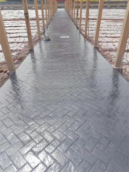 人字砖压花路面